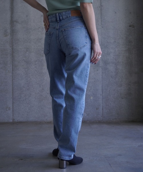 gina tricot(ジーナトリコ)の「Slim straight jeans(デニムパンツ・レディース・ブルー系その他・34/36/38)」の4枚目の写真