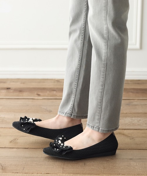 coca(ANDEX shoes product)(コカ)の「【SUSTINABLE】パール付きリボンニットフラットパンプス(パンプス・レディース・ブラック/ベージュ・LARGE/MEDIUM/SMALL)」の10枚目の写真