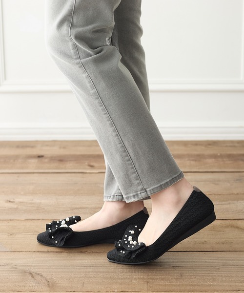 coca(ANDEX shoes product)(コカ)の「【SUSTINABLE】パール付きリボンニットフラットパンプス(パンプス・レディース・ブラック/ベージュ・LARGE/MEDIUM/SMALL)」の11枚目の写真