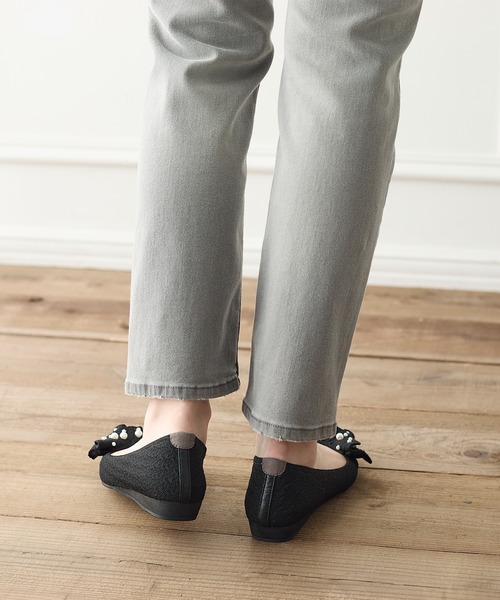 coca(ANDEX shoes product)(コカ)の「【SUSTINABLE】パール付きリボンニットフラットパンプス(パンプス・レディース・ブラック/ベージュ・LARGE/MEDIUM/SMALL)」の15枚目の写真
