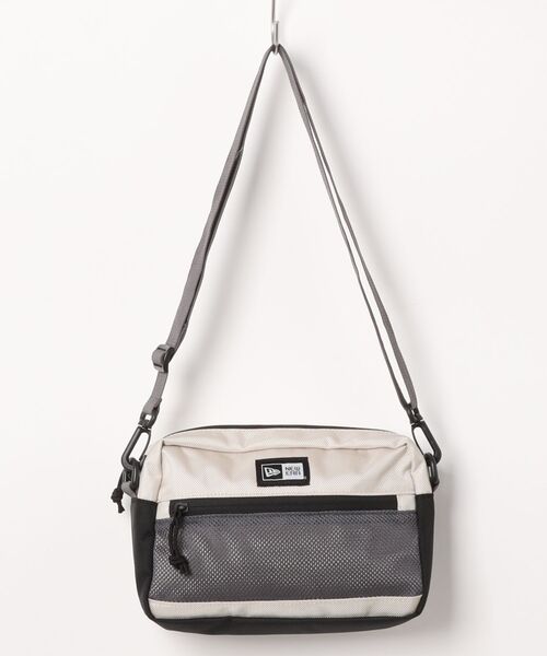 NEW ERA(ニューエラ)の「【NEW ERA/ニューエラ】SHOULDER POUCH L(ショルダーバッグ・メンズ・ブラック/ストーン/ブラック×ホワイト・FREE)」の3枚目の写真
