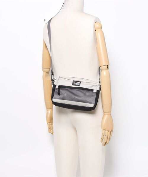 NEW ERA(ニューエラ)の「【NEW ERA/ニューエラ】SHOULDER POUCH L(ショルダーバッグ・メンズ・ブラック/ストーン/ブラック×ホワイト・FREE)」の20枚目の写真