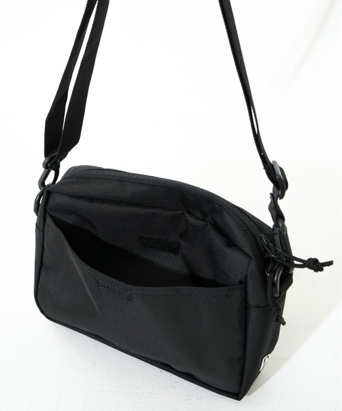 NEW ERA(ニューエラ)の「【NEW ERA/ニューエラ】SHOULDER POUCH L(ショルダーバッグ・メンズ・ブラック/ストーン/ブラック×ホワイト・FREE)」の11枚目の写真