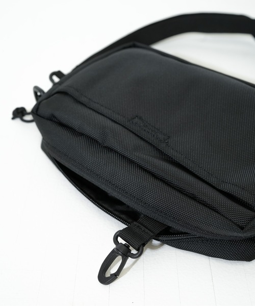 NEW ERA(ニューエラ)の「【NEW ERA/ニューエラ】SHOULDER POUCH L(ショルダーバッグ・メンズ・ブラック/ストーン/ブラック×ホワイト・FREE)」の6枚目の写真