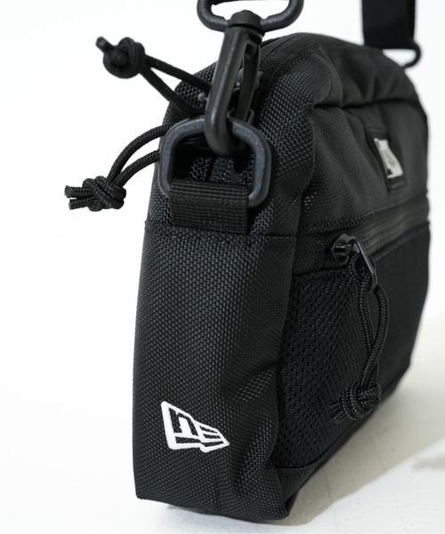 NEW ERA(ニューエラ)の「【NEW ERA/ニューエラ】SHOULDER POUCH L(ショルダーバッグ・メンズ・ブラック/ストーン/ブラック×ホワイト・FREE)」の4枚目の写真