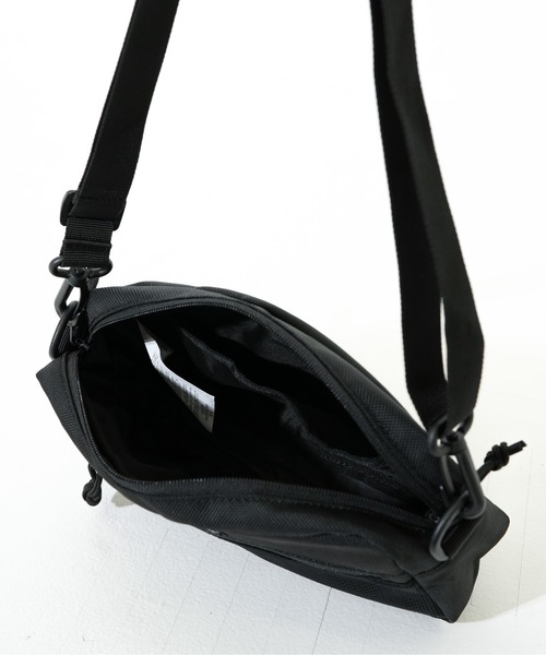 NEW ERA(ニューエラ)の「【NEW ERA/ニューエラ】SHOULDER POUCH L(ショルダーバッグ・メンズ・ブラック/ストーン/ブラック×ホワイト・FREE)」の8枚目の写真