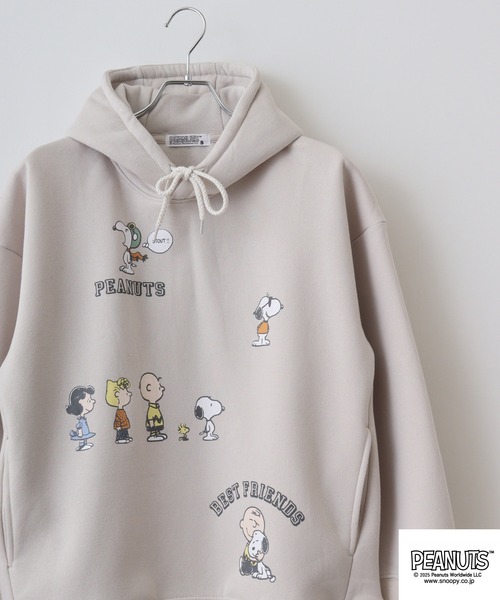 PEANUTS（ピーナッツ）の「PEANUTSランダム柄プルパーカー（パーカー・メンズ・ダークブラウン/アイボリー/ピンクベージュ・S/M/L）」の2枚目の写真