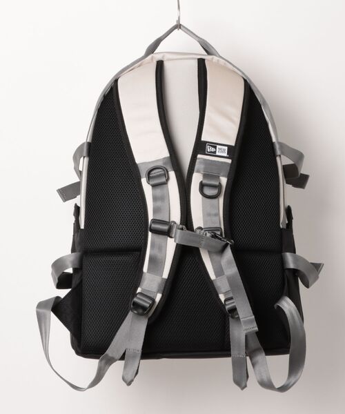 NEW ERA(ニューエラ)の「NEW ERA/ニューエラ CARRIER PACK 35L(バックパック/リュック・メンズ・ブラック/ブラック系その他/オートミール/カモフラージュ/その他5・FREE)」の6枚目の写真