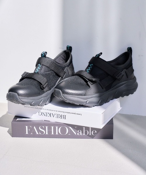 studio CLIP（スタディオクリップ）の「【消臭/抗菌防臭】メッシュベルクロスニーカー（スニーカー・レディース・ブラック/ホワイト・LARGE/MEDIUM）」の2枚目の写真