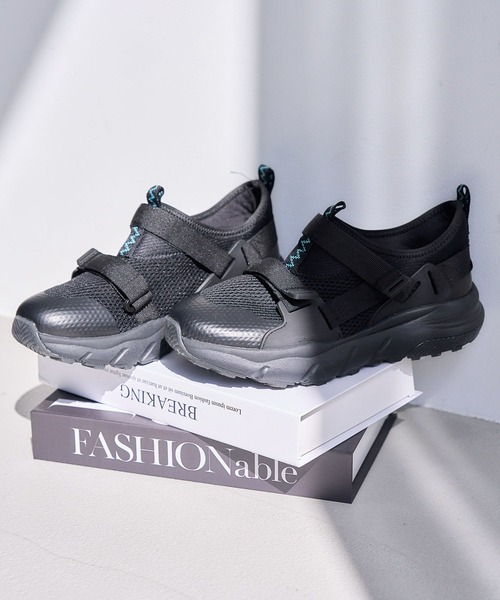 studio CLIP（スタディオクリップ）の「【消臭/抗菌防臭】メッシュベルクロスニーカー（スニーカー・レディース・ブラック/ホワイト・LARGE/MEDIUM）」の6枚目の写真