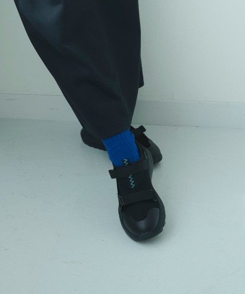 studio CLIP（スタディオクリップ）の「【消臭/抗菌防臭】メッシュベルクロスニーカー（スニーカー・レディース・ブラック/ホワイト・LARGE/MEDIUM）」の5枚目の写真