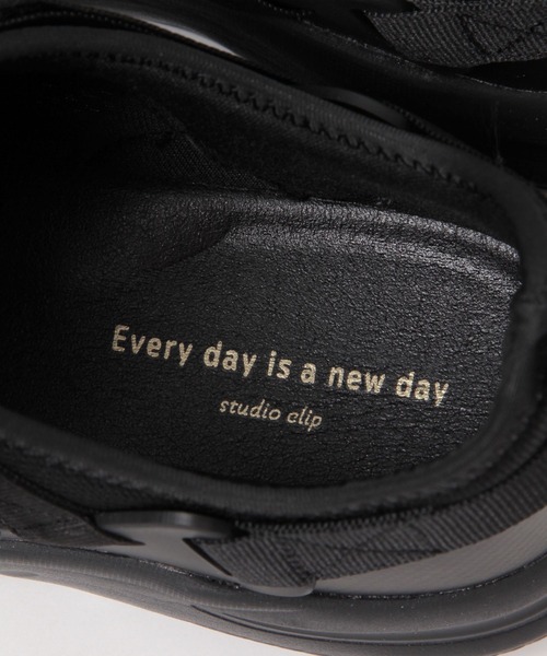 studio CLIP（スタディオクリップ）の「【消臭/抗菌防臭】メッシュベルクロスニーカー（スニーカー・レディース・ブラック/ホワイト・LARGE/MEDIUM）」の15枚目の写真