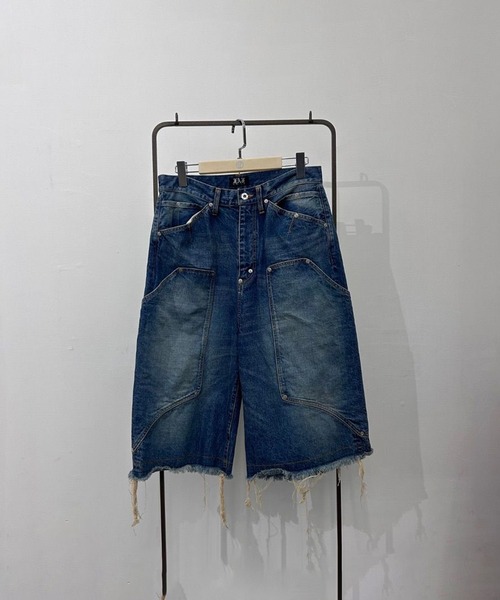 FAF(フェイク アス フラワーズ)の「NEWCOMMUNE Aged Baggy Denim Shorts(Tシャツ/カットソー・メンズ・ブラック/インディゴブルー・2)」の1枚目の写真