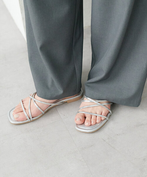 DISCOAT（ディスコート）の「クロスラインストラップサンダル（サンダル・レディース・ブラウン/ゴールド/シルバー/ブラック・X-LARGE/LARGE/MEDIUM/SMALL）」の3枚目の写真