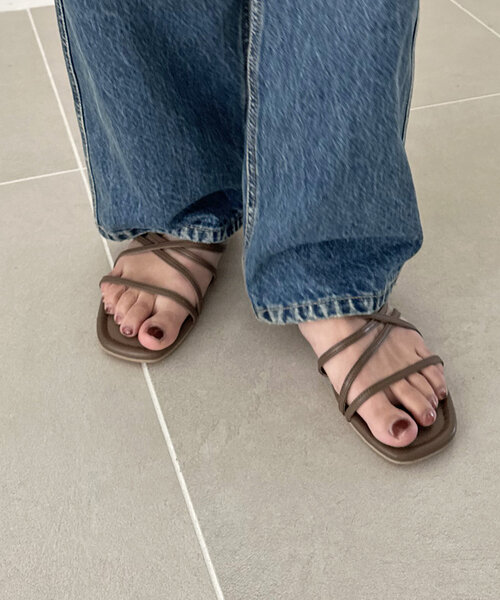 DISCOAT（ディスコート）の「クロスラインストラップサンダル（サンダル・レディース・ブラウン/ゴールド/シルバー/ブラック・X-LARGE/LARGE/MEDIUM/SMALL）」の21枚目の写真