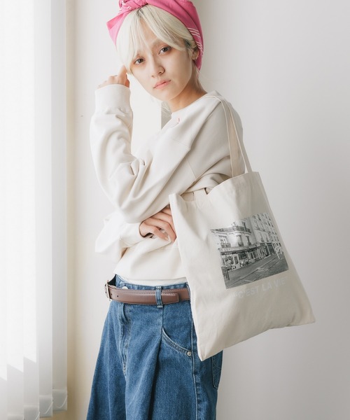 ROOPTOKYO(ループトウキョウ)の「EMILY IN PARIS × FUDGE / TOTE BAG 秋物 秋服 2026年秋冬(トートバッグ・レディース・ピンク系/ダークグリーン/アイボリー/ネイビー・FREE)」の2枚目の写真