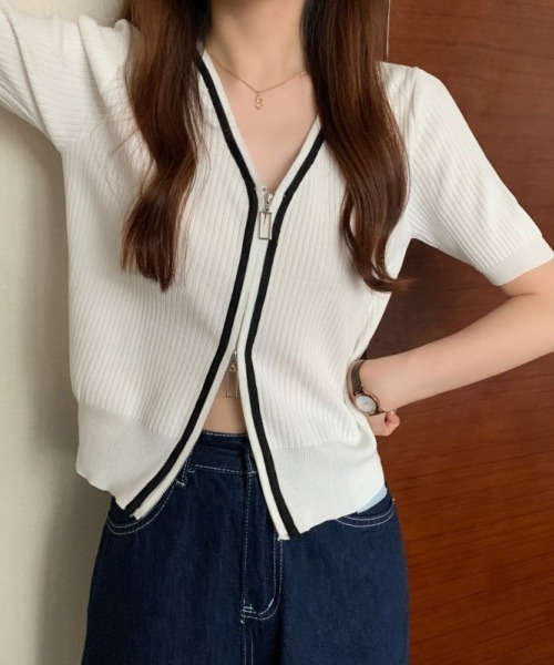LETee(レティー)の「ダブルジップで着こなし自在!配色ラインで細見えする大人かわいいリブカーデ(カーディガン/ボレロ・レディース・ブラック/ホワイト/ブルー/イエロー・FREE)」の2枚目の写真