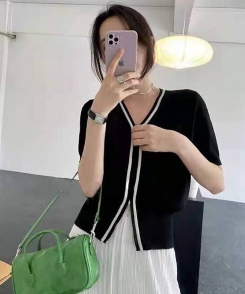 LETee(レティー)の「ダブルジップで着こなし自在!配色ラインで細見えする大人かわいいリブカーデ(カーディガン/ボレロ・レディース・ブラック/ホワイト/ブルー/イエロー・FREE)」の5枚目の写真