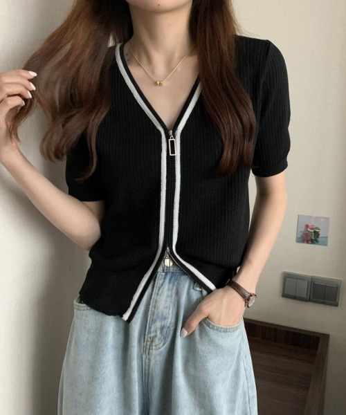 LETee(レティー)の「ダブルジップで着こなし自在!配色ラインで細見えする大人かわいいリブカーデ(カーディガン/ボレロ・レディース・ブラック/ホワイト/ブルー/イエロー・FREE)」の7枚目の写真