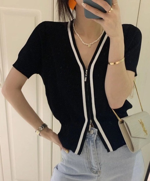 LETee(レティー)の「ダブルジップで着こなし自在!配色ラインで細見えする大人かわいいリブカーデ(カーディガン/ボレロ・レディース・ブラック/ホワイト/ブルー/イエロー・FREE)」の8枚目の写真
