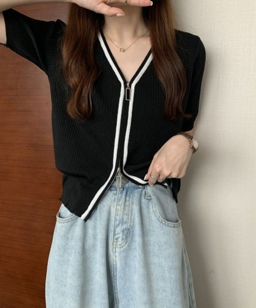 LETee(レティー)の「ダブルジップで着こなし自在!配色ラインで細見えする大人かわいいリブカーデ(カーディガン/ボレロ・レディース・ブラック/ホワイト/ブルー/イエロー・FREE)」の9枚目の写真