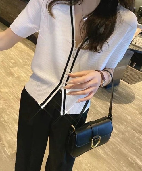 LETee(レティー)の「ダブルジップで着こなし自在!配色ラインで細見えする大人かわいいリブカーデ(カーディガン/ボレロ・レディース・ブラック/ホワイト/ブルー/イエロー・FREE)」の13枚目の写真