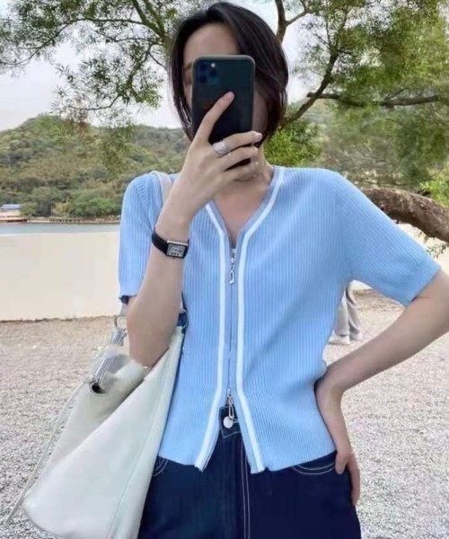 LETee(レティー)の「ダブルジップで着こなし自在!配色ラインで細見えする大人かわいいリブカーデ(カーディガン/ボレロ・レディース・ブラック/ホワイト/ブルー/イエロー・FREE)」の17枚目の写真