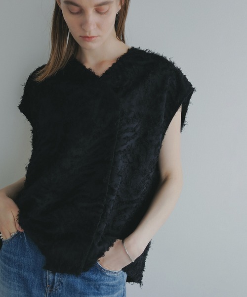 MANOF(マノフ)の「FRINGE OPEN BLOUSE(シャツ/ブラウス・レディース・アイボリー/ブラック・FREE)」の2枚目の写真