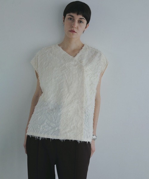 MANOF(マノフ)の「FRINGE OPEN BLOUSE(シャツ/ブラウス・レディース・アイボリー/ブラック・FREE)」の9枚目の写真