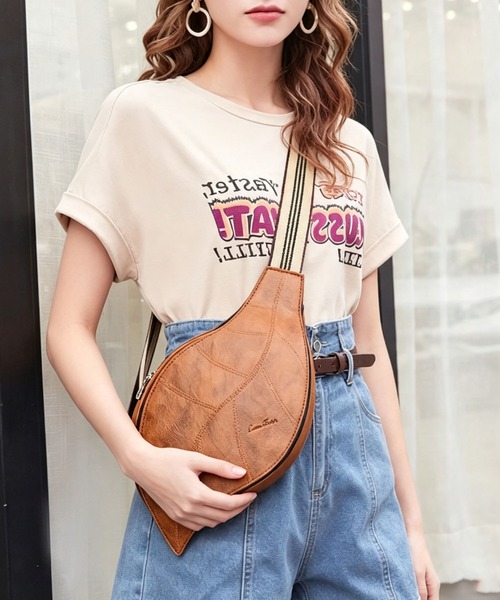 gossip!ロサンゼルス(ゴシップロサンゼルス)の「きゅんとするユニーク葉っぱ型!ストライプ調整紐レザー風クロスボディバッグ(ショルダーバッグ・レディース・ブラウン/ブラック・FREE)」の7枚目の写真