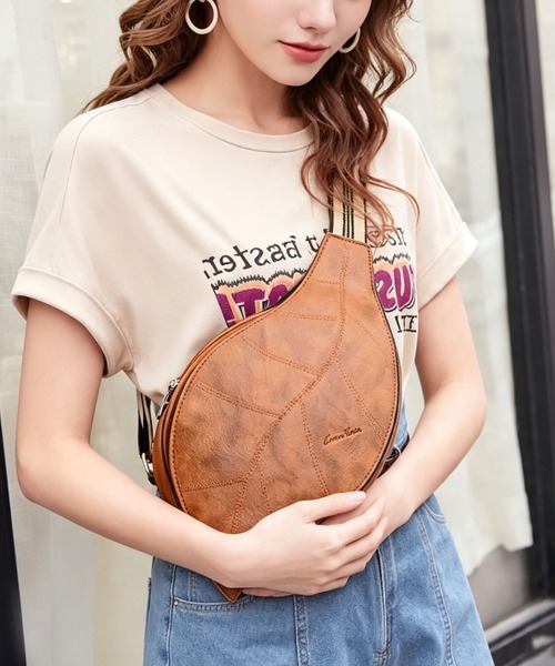 gossip!ロサンゼルス(ゴシップロサンゼルス)の「きゅんとするユニーク葉っぱ型!ストライプ調整紐レザー風クロスボディバッグ(ショルダーバッグ・レディース・ブラウン/ブラック・FREE)」の9枚目の写真