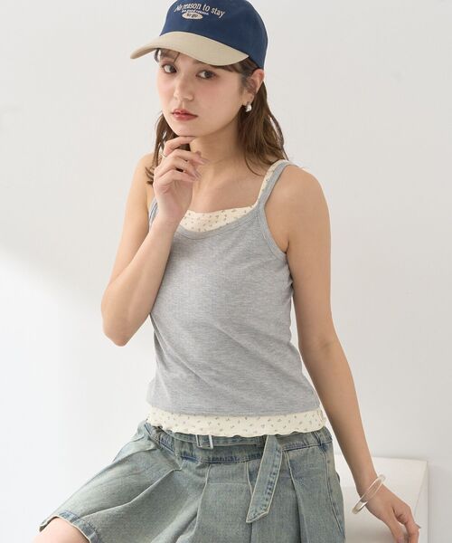 earth music&ecology（アースミュージックアンドエコロジー）の「レイヤードキャミソール（キャミソール・レディース・グレー/アイボリー・M/S）」の2枚目の写真