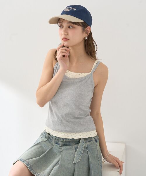 earth music&ecology（アースミュージックアンドエコロジー）の「レイヤードキャミソール（キャミソール・レディース・グレー/アイボリー・M/S）」の5枚目の写真