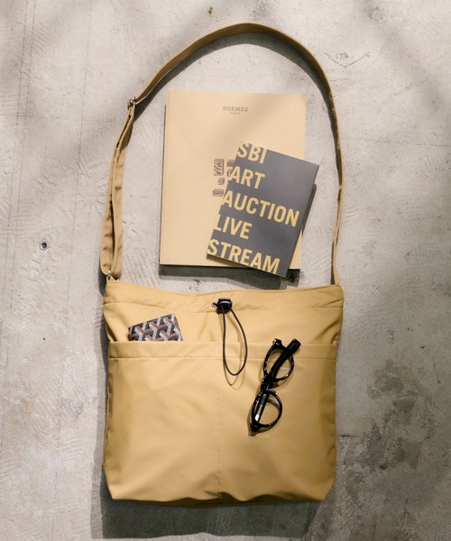 CALIFORNIA OUTFITTERS(カリフォルニア アウトフィッターズ)の「5A34 巾着ショルダーバッグ(ショルダーバッグ・メンズ・ブラック/ブラウン/ベージュ・ONESIZE)」の1枚目の写真