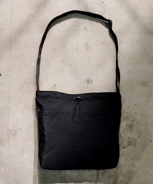 CALIFORNIA OUTFITTERS(カリフォルニア アウトフィッターズ)の「5A34 巾着ショルダーバッグ(ショルダーバッグ・メンズ・ブラック/ブラウン/ベージュ・ONESIZE)」の4枚目の写真