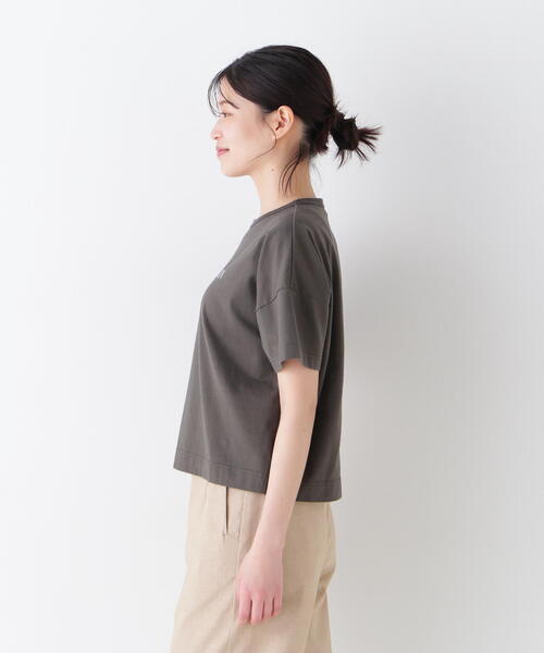 human woman（ヒューマンウーマン）の「◆メッセージロゴＴシャツ（Tシャツ/カットソー・レディース・カーキ/ホワイト/グリーン・MEDIUM）」の11枚目の写真