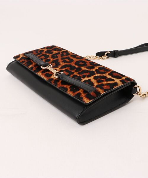 MICHAEL KORS(マイケルコース)の「CARSON LG WALLET ON A CHAIN クロスボディ(ショルダーバッグ・レディース・ベージュ系・FREE)」の2枚目の写真