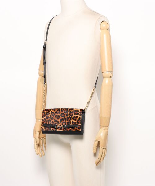 MICHAEL KORS(マイケルコース)の「CARSON LG WALLET ON A CHAIN クロスボディ(ショルダーバッグ・レディース・ベージュ系・FREE)」の4枚目の写真