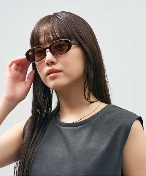 Zoff（ゾフ）の「Zoff｜AOI IHARA オーバル型 サングラス｜カラーレンズ｜黒縁 横長フレーム｜紫外線対策 UVカット｜ユニセックス（サングラス・レディース・ブラック/ブラウン系その他2・FREE）」の20枚目の写真