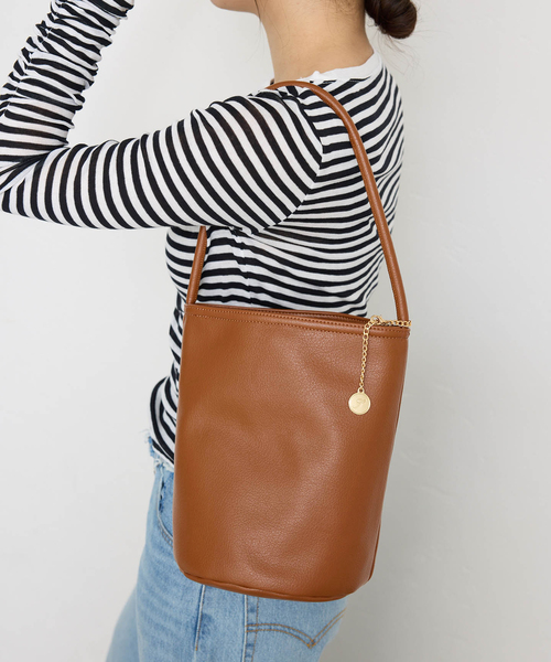 SLOBE IENA（スローブイエナ）の「《追加3》SLOBE バケツバッグ（ショルダーバッグ・レディース・ブラック/キャメル/アイボリー・FREE）」の3枚目の写真