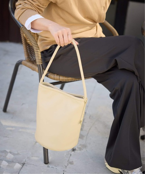 SLOBE IENA（スローブイエナ）の「《追加3》SLOBE バケツバッグ（ショルダーバッグ・レディース・ブラック/キャメル/アイボリー・FREE）」の2枚目の写真