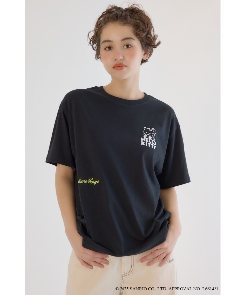 RODEO CROWNS WIDE BOWL（ロデオクラウンズワイドボウル）の「(サンリオキャラクターズ)SUNBURN キティ Tシャツ（Tシャツ/カットソー・レディース・ホワイト系その他/ピンク/ブラック/オフホワイト・SMALL/MEDIUM）」の4枚目の写真