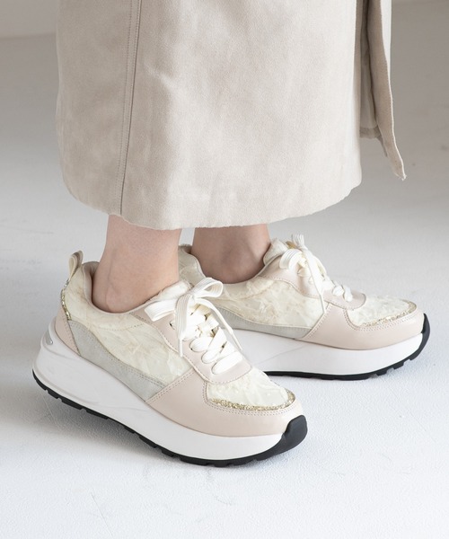 シェリー Burberry Chain Link Detail Leather Pumps, Brand Size 38 ( US