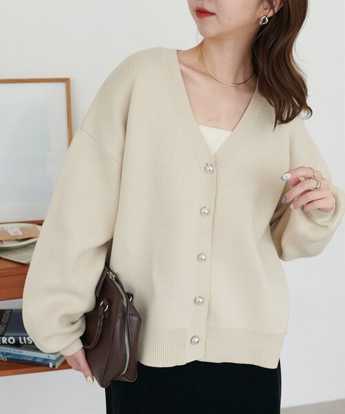 DISCOAT(ディスコート)の「メタル釦スウェットライクカーディガン(カーディガン/ボレロ・レディース・グレー/アイボリー/ブラック・FREE)」の2枚目の写真