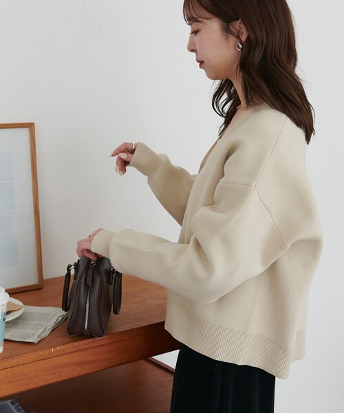 DISCOAT(ディスコート)の「メタル釦スウェットライクカーディガン(カーディガン/ボレロ・レディース・グレー/アイボリー/ブラック・FREE)」の7枚目の写真