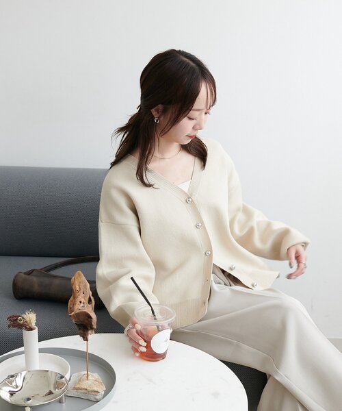 DISCOAT(ディスコート)の「メタル釦スウェットライクカーディガン(カーディガン/ボレロ・レディース・グレー/アイボリー/ブラック・FREE)」の15枚目の写真