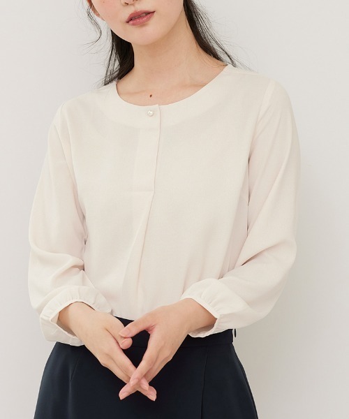 AOYAMA(アオヤマ)の「WEB限定パールボタンブラウス(シャツ/ブラウス・レディース・ホワイト/ライトベージュ・M/L)」の1枚目の写真