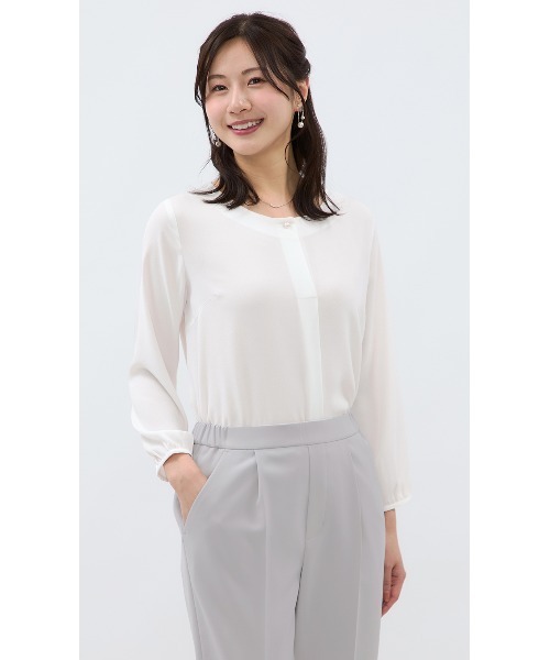 AOYAMA(アオヤマ)の「WEB限定パールボタンブラウス(シャツ/ブラウス・レディース・ホワイト/ライトベージュ・M/L)」の4枚目の写真