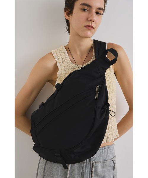 un/neu(アンノイ)の「撥水マルチアウトポケットムーンボディバッグ / ワンショルダーボディバッグ / ドリンクホルダー付き(ボディバッグ/ウエストポーチ・レディース・ネイビー/ベージュ/ブラック・FREE)」の18枚目の写真