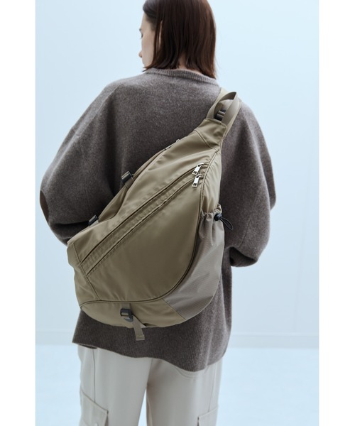 un/neu(アンノイ)の「アウトポケットマルチ撥水ボディバッグ / ワンショルダーボディバッグ / ドリンクホルダー付き / 11inchタブレット収納可能(ボディバッグ/ウエストポーチ・レディース・ネイビー/ベージュ/ブラック/ブラウン/カーキ・FREE)」の18枚目の写真
